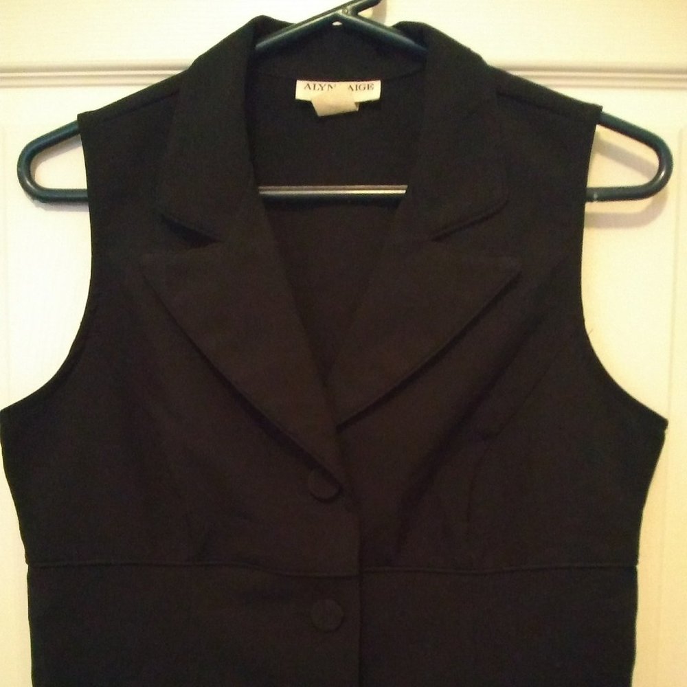 Black - Alyn Paige vest. size 11/12, 100% polyester